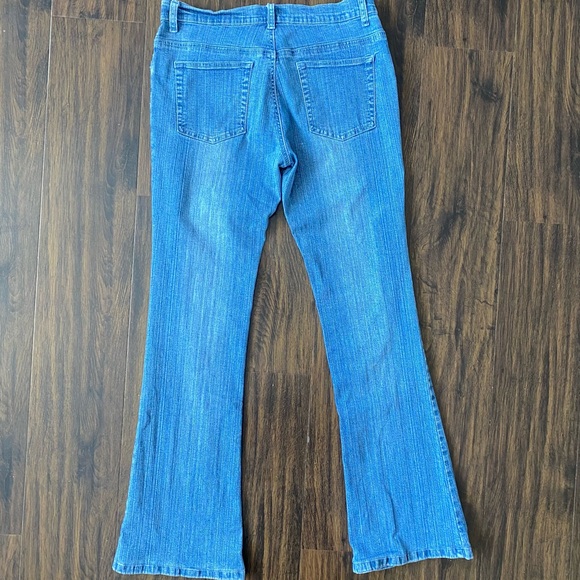 Y2K Low-Rise Belted Flare Jeans - Picture 6 of 7
